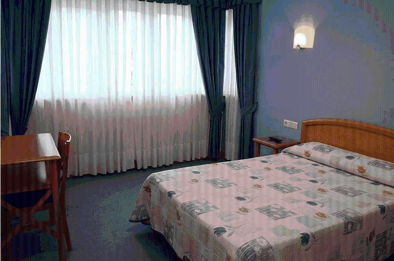 Hotel La Guindal أريونداس الغرفة الصورة